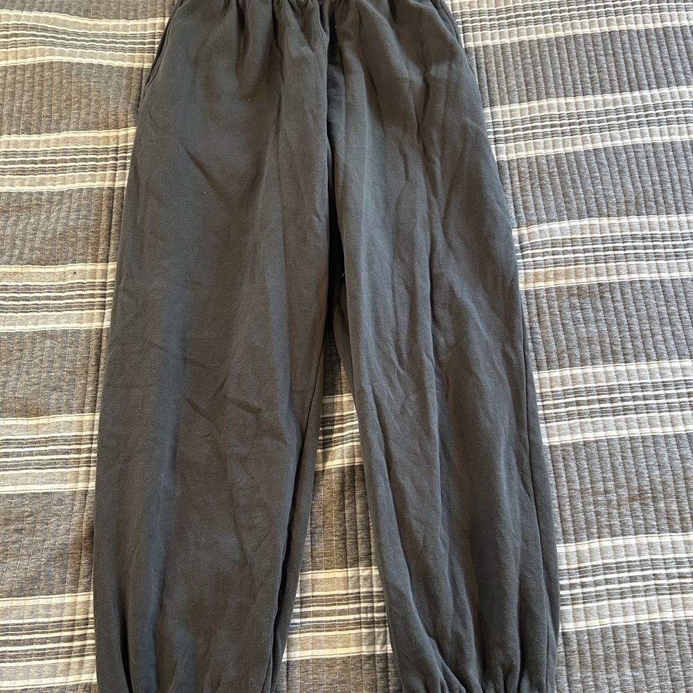 Hollister Charcoal Gray Joggers Size medium Women’s